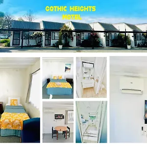4* Motel Gothic Heights